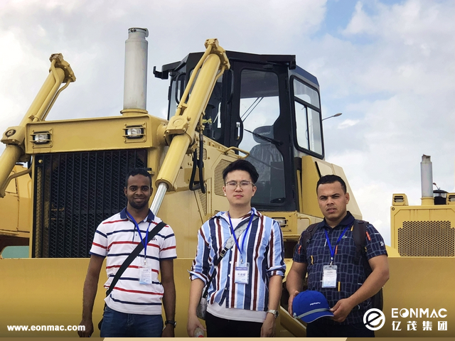 阿尔及利亚客户参观徐工集团、卡特和彭浦工厂