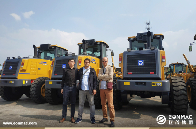 阿尔及利亚客户参观徐工集团平地机工厂