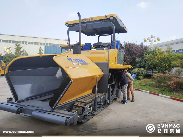 阿尔及利亚客户参观徐工集团平地机工厂