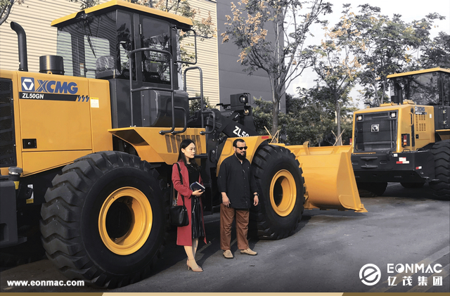 科威特客户参观徐工集团和龙工工厂