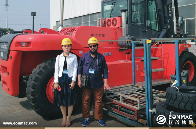 科威特客户参观徐工集团和龙工工厂