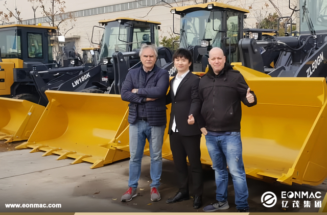 肯尼亚客户参观徐工集团ZL50GN轮式装载机工厂