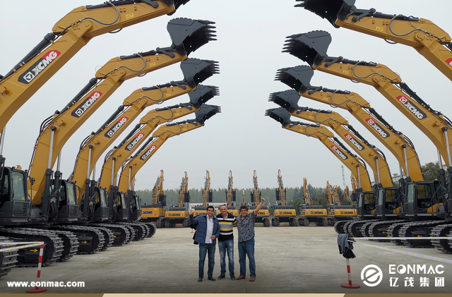 厄瓜多尔客户参观三一重工、徐工和山推工厂
