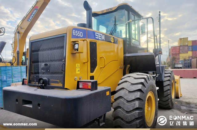 1台山工655D装载机和1台山工919平地机出口利比里亚