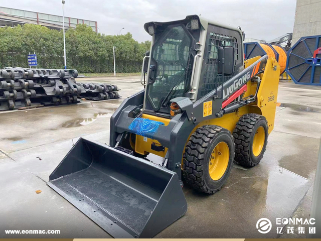 1台山工平地机及2台柳工压路机和滑移装载机出口墨西哥 